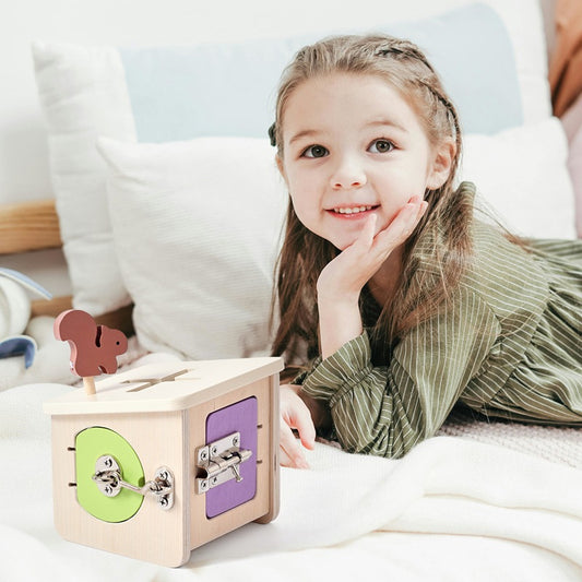 Multifunctional Unlocking Cottage: Baby Early Education Toy that Promotes Thinking and Hands-On Skills through Lock-Picking